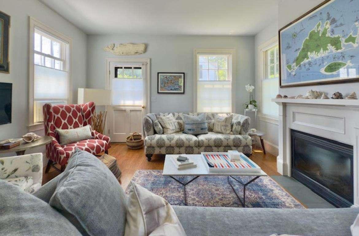 Charming Cottage in the Heart of Vineyard Haven - 1 Block from Harbor & Shops Preview 0