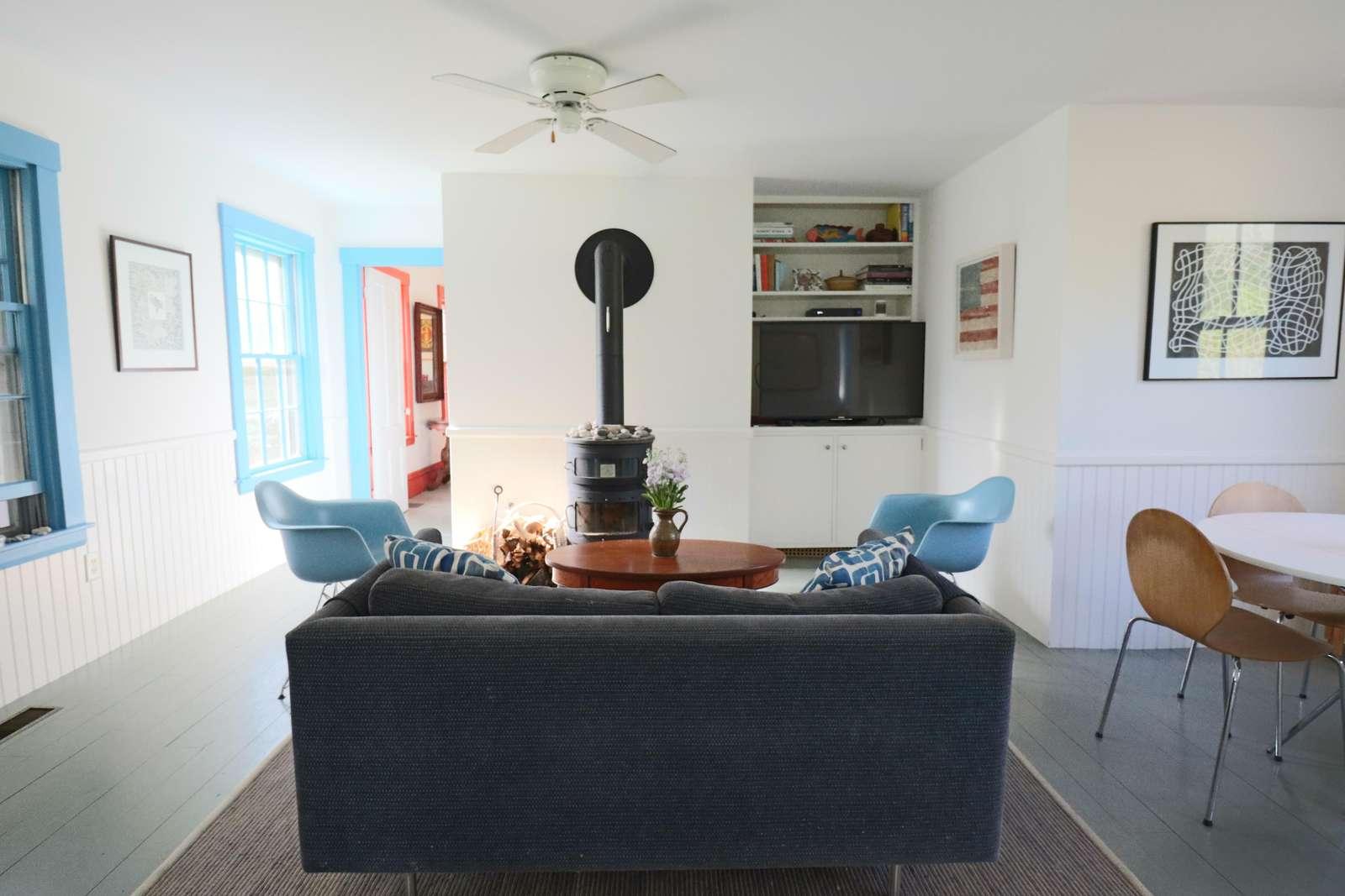 West Tisbury Haven: Central Island Comfort with Vineyard Charm Preview 0