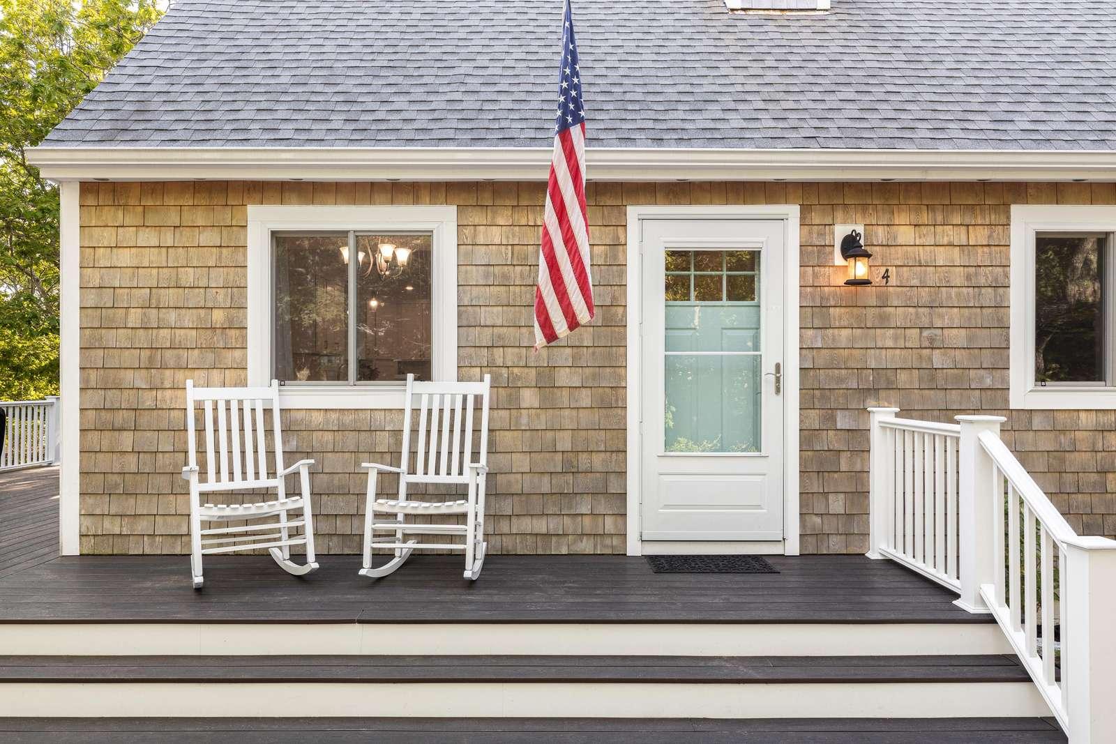 Bright & Breezy Edgartown Cape Near Beaches and Bike Paths. Dogs welcome! Preview 0