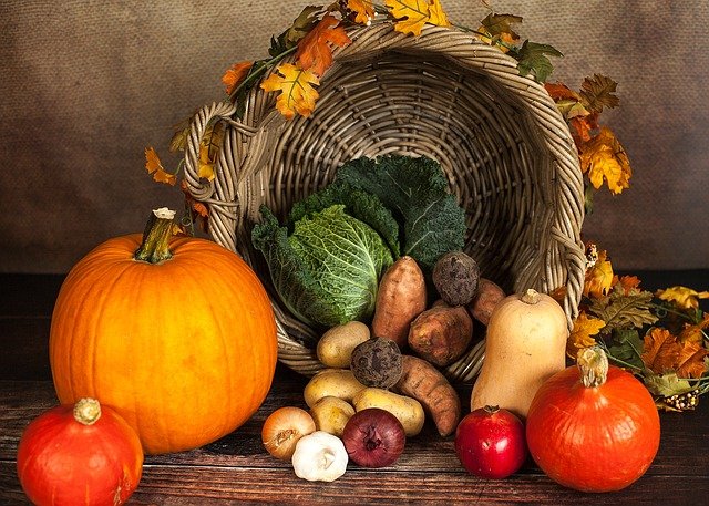 An inviting Thanksgiving cornucopia with fresh seasonal produce.